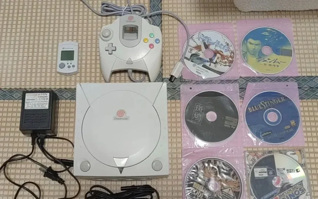 Sega Dreamcast Console Set with Controller VMU Power Adapter,and Game Discs
